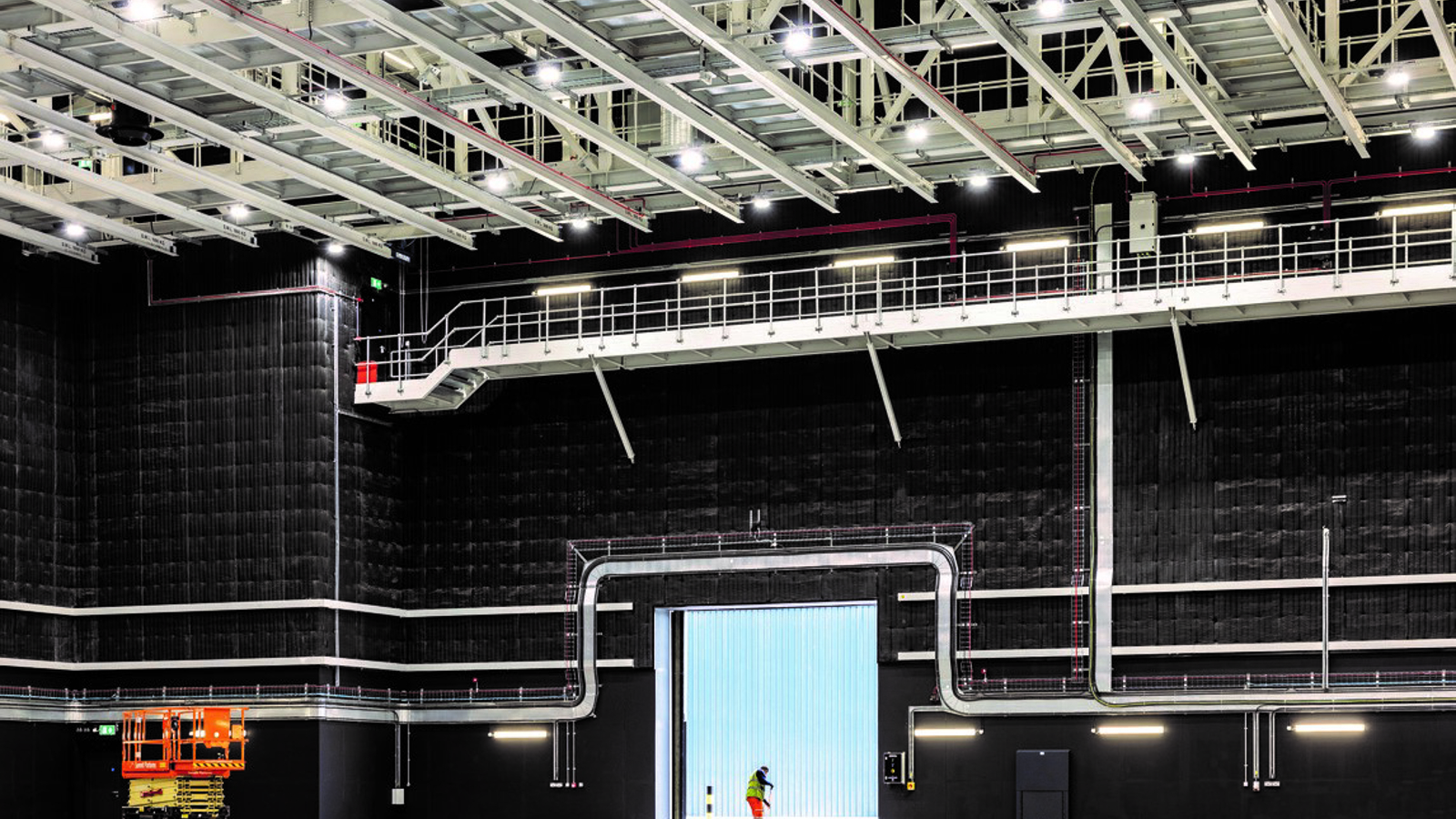 Each of the sound stages at Shinfield Studios are fully climate controlled, flexible in layout, and equipped with state-of-the-art equipment. © Daniel Shearing for Curo Construction 